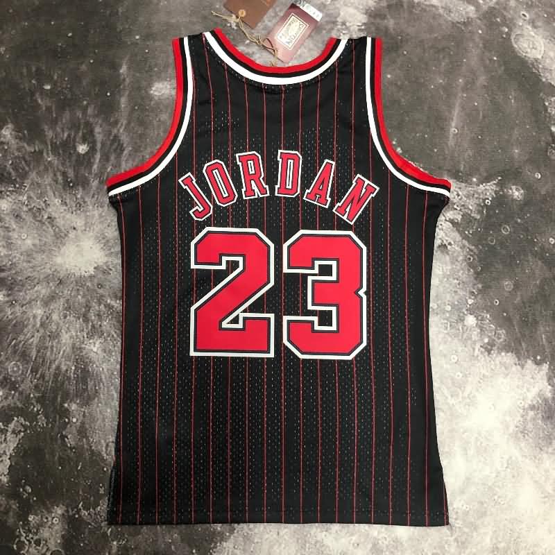 Chicago Bulls 1995/96 Black Classics Basketball Jersey (Hot Press)