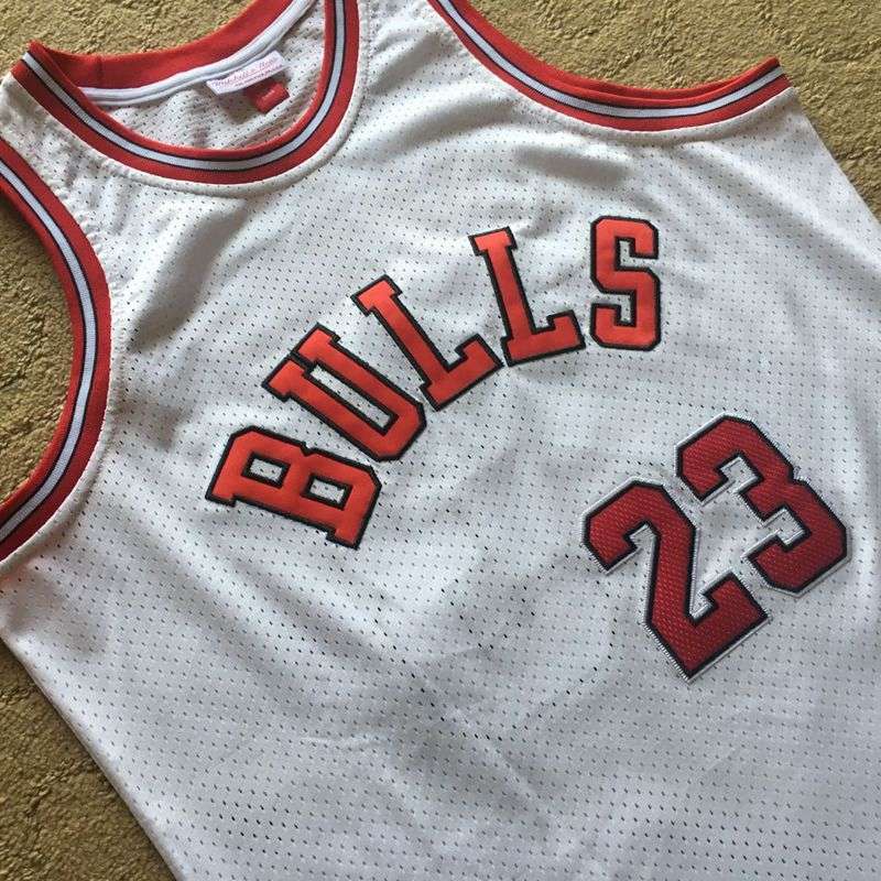 Chicago Bulls 1984/85 White #23 JORDAN Classics Basketball Jersey (Closely Stitched)
