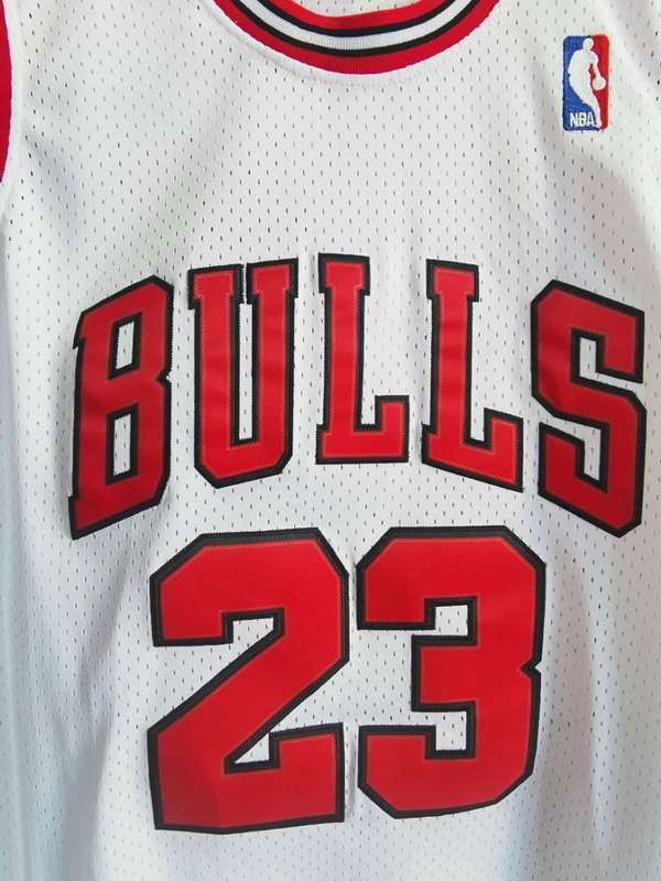 Chicago Bulls 1997/98 White #23 JORDAN Classics Basketball Jersey (Stitched)