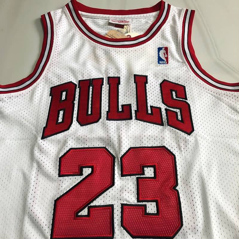 Chicago Bulls 1997/98 White #23 JORDAN Classics Basketball Jersey (Closely Stitched)