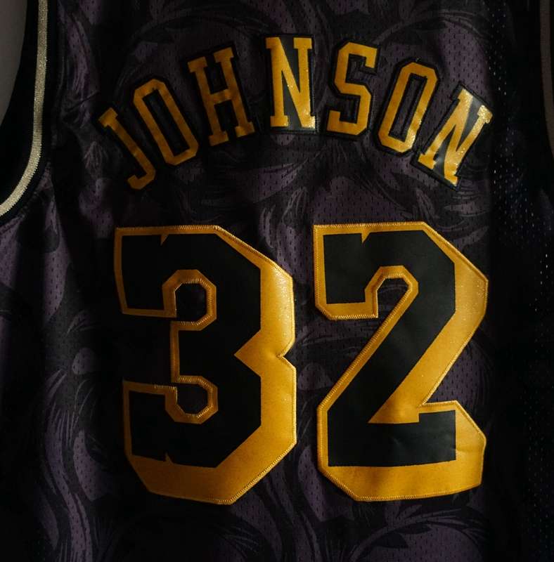 Los Angeles Lakers 1984/85 Black #32 JOHNSON Classics Basketball Jersey (Stitched)
