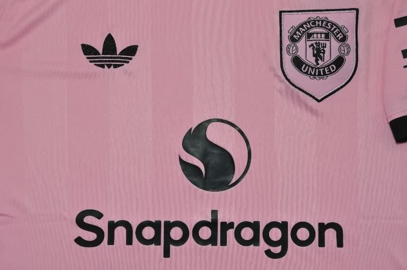 AAA Quality Manchester United 25/26 Goalkeeper Pink Soccer Jersey