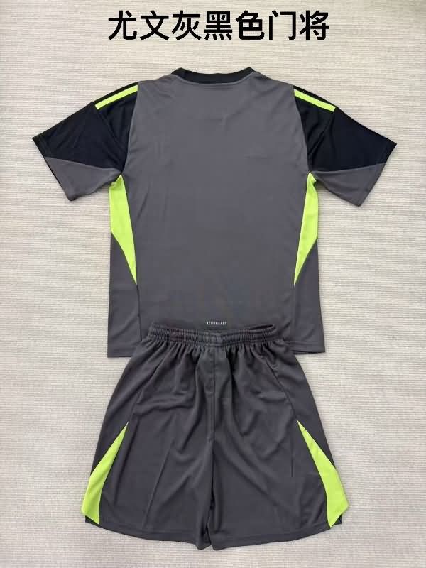 Kids Juventus 25/26 Goalkeeper Black Soccer Jersey And Shorts