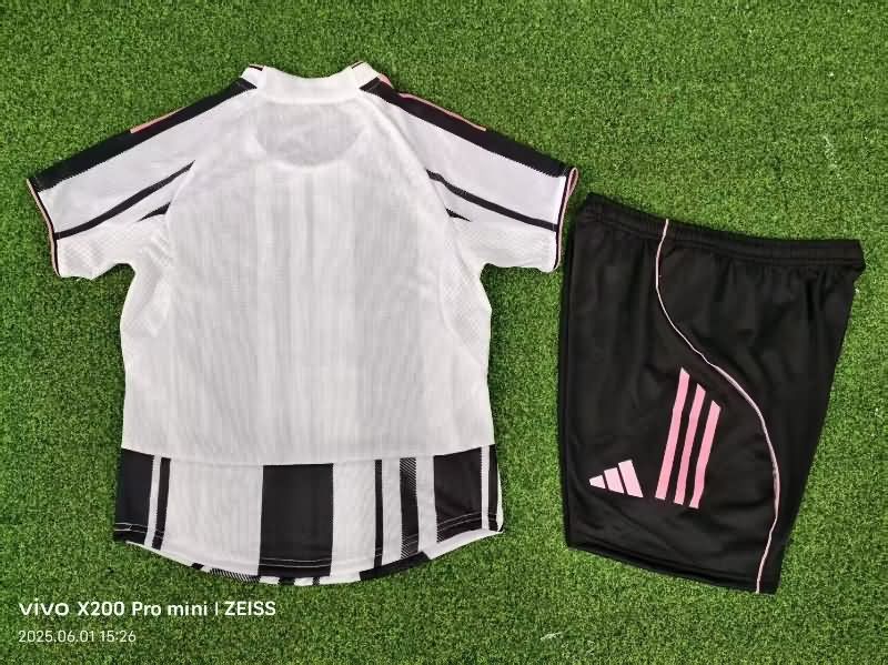 Kids Juventus 25/26 Home Soccer Jersey And Shorts (Player)