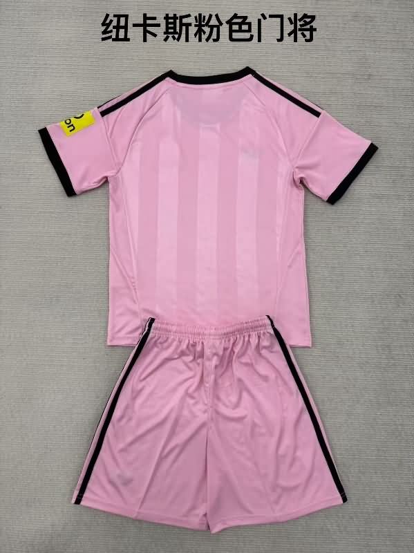 Kids Newcastle United 25/26 Goalkeeper Pink Soccer Jersey And Shorts