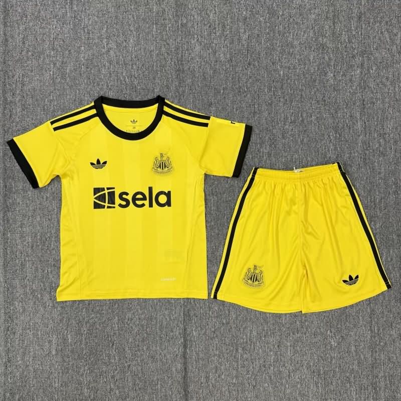 Kids Newcastle United 25/26 Goalkeeper Yellow Soccer Jersey And Shorts