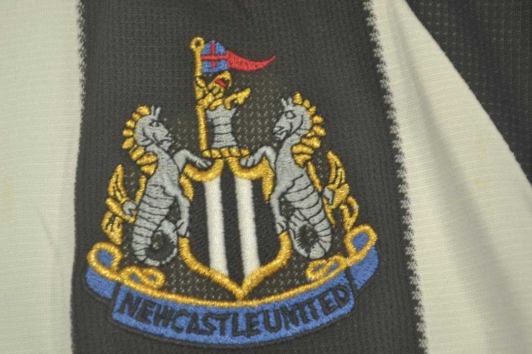 Newcastle United Soccer Jersey Home Retro Replica 2005/06
