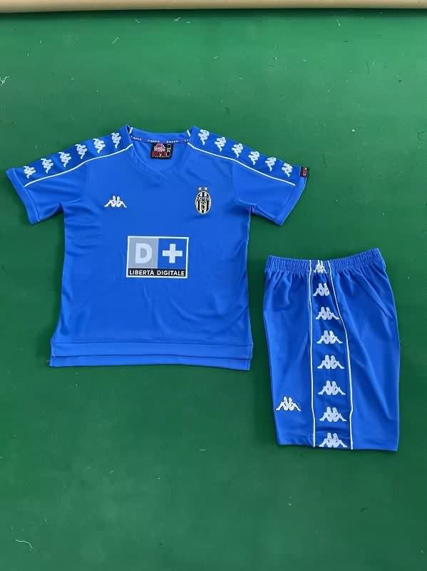 Kids Juventus 1999/00 Away Soccer Jersey And Shorts Kids Juventus 1999/00 Away Soccer Jersey And Shorts